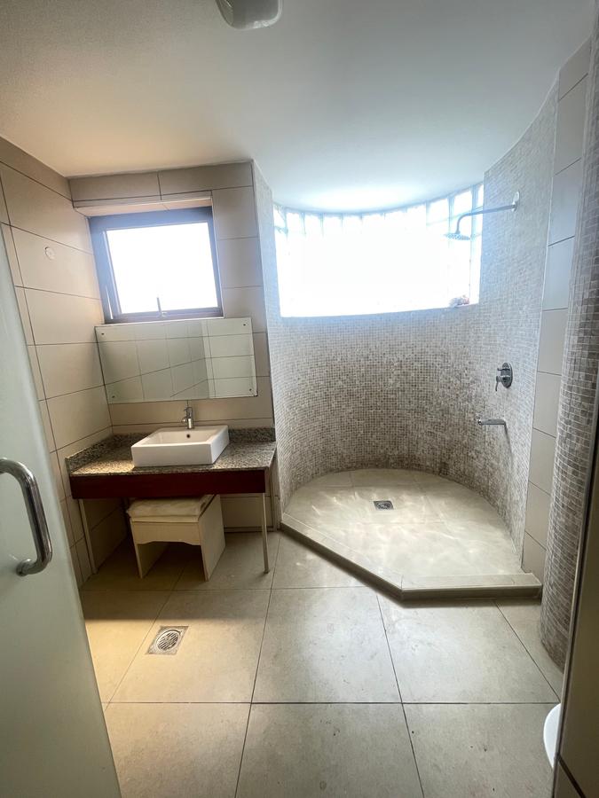 4 Bed Apartment in Riverside - 7