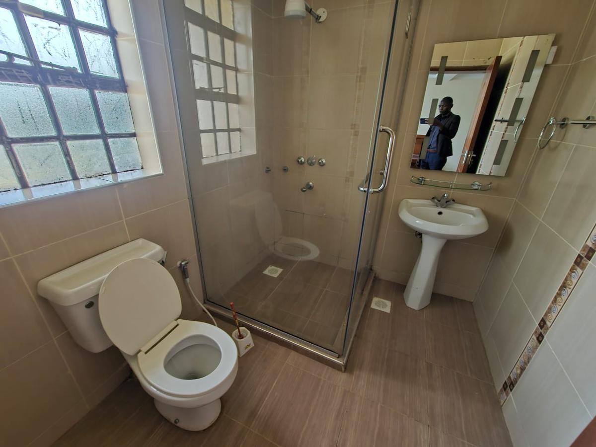 3 Bed House with En Suite in Rosslyn - 12