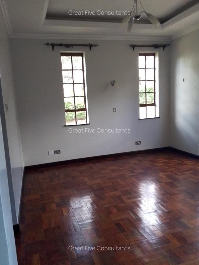 4 Bed Villa with En Suite in Rosslyn - 12