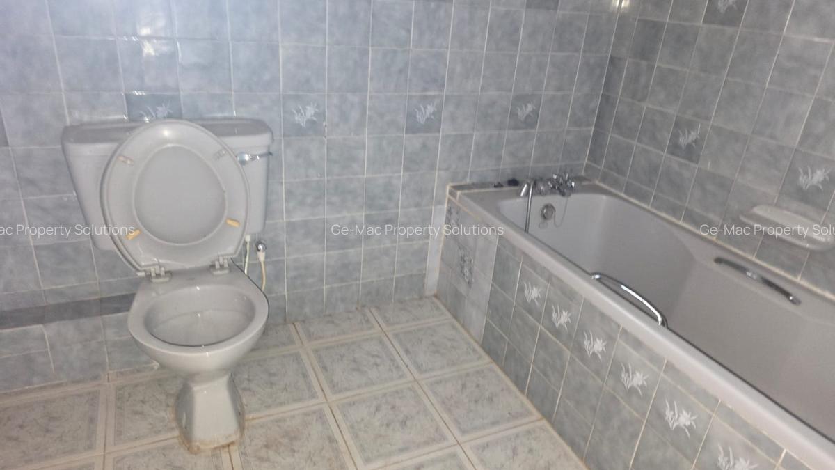 4 Bed House with En Suite in Runda - 12