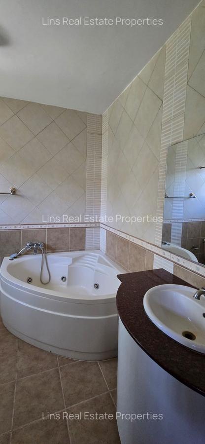 4 Bed Townhouse with En Suite in Brookside - 19