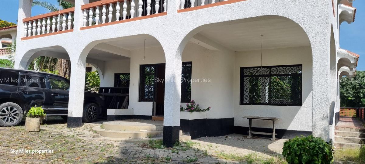 4 Bed House with En Suite at Portreitz - 6