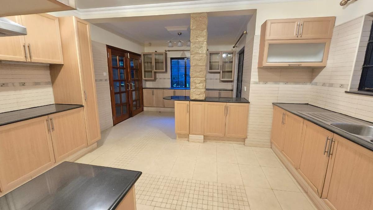 4 Bed Townhouse with En Suite in Lavington - 17