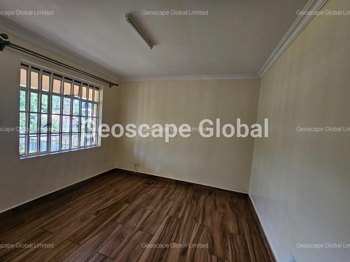 5 Bed House with En Suite in Rosslyn - 4