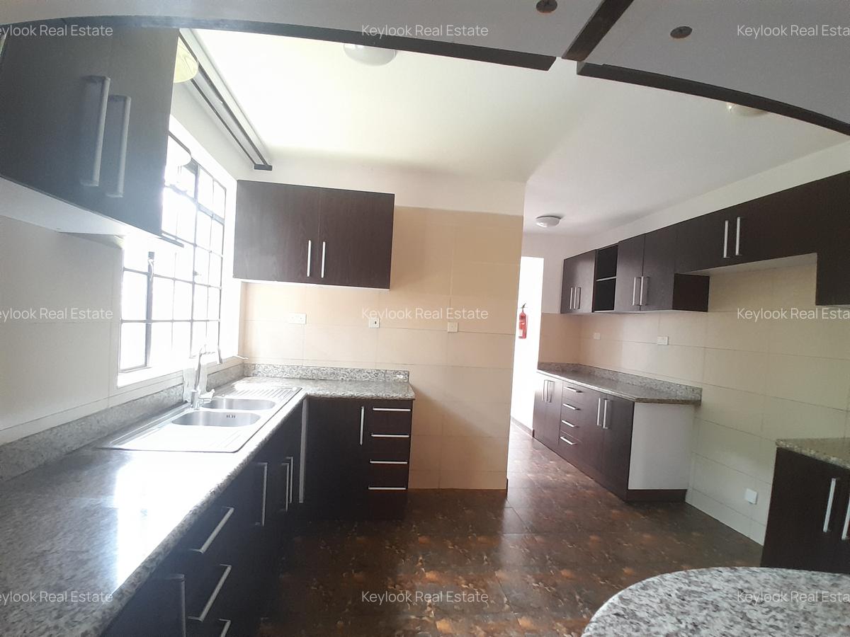 4 Bed Townhouse with En Suite at Lavington - 17