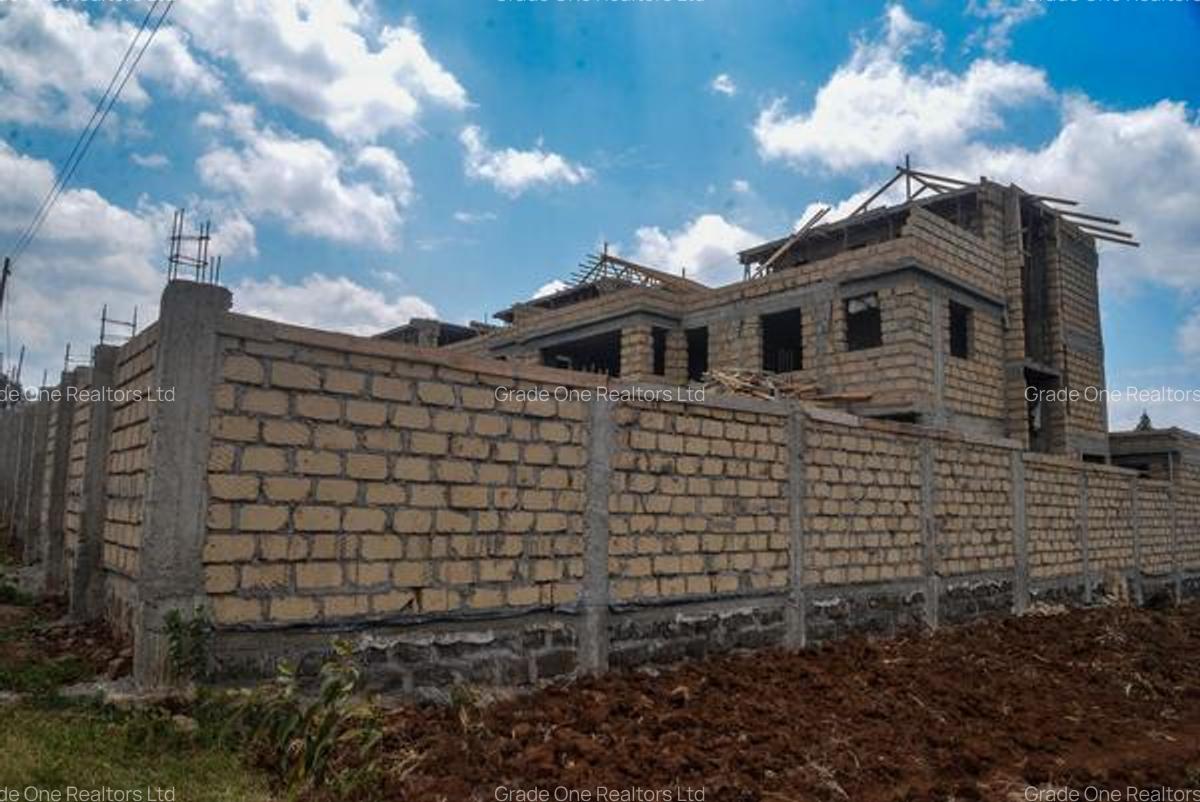 5 Bed Villa with En Suite at Karai - 14