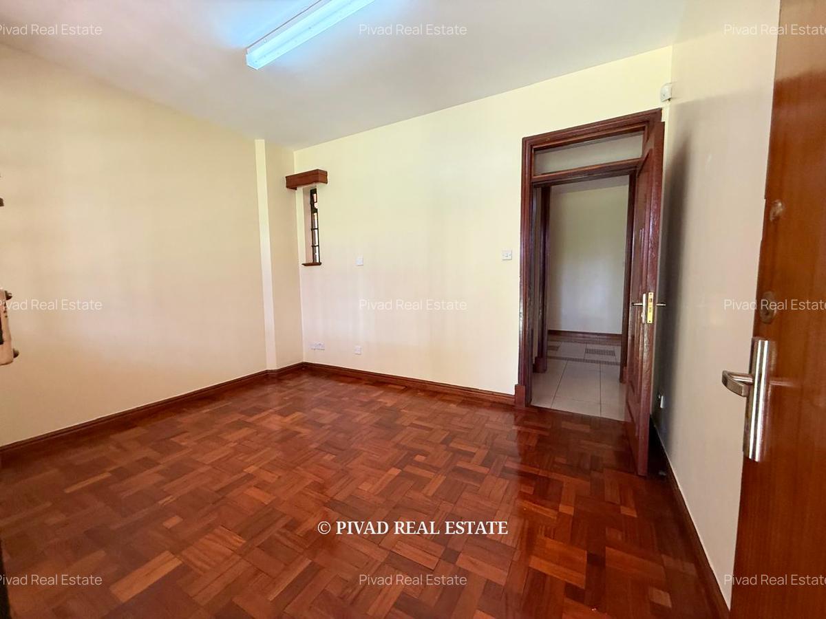 6 Bed House with Garden in Nyari - 15