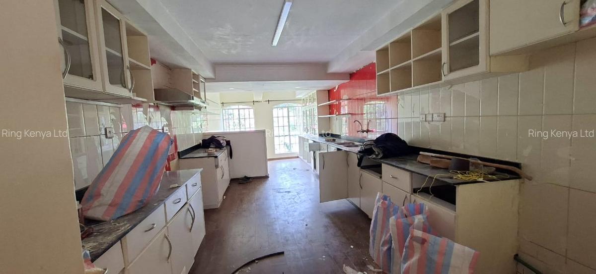 5 Bed Villa with En Suite in Lavington - 4