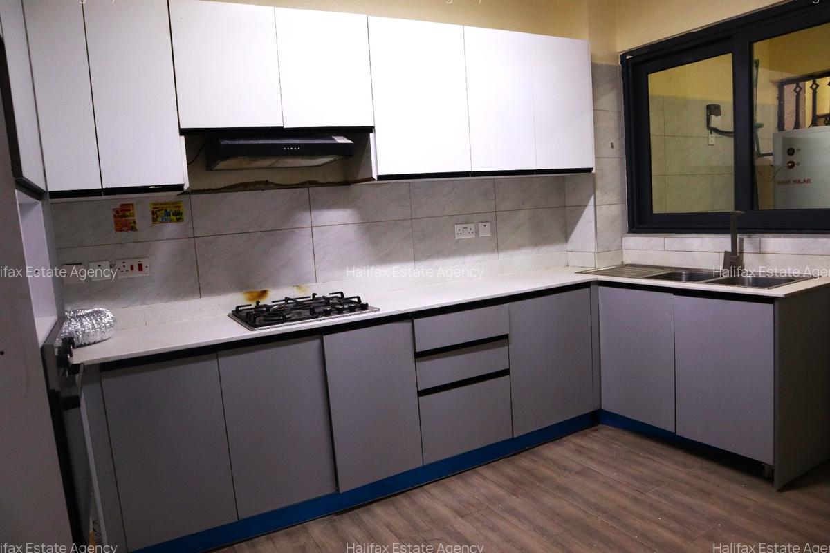 4 Bed Apartment with En Suite in Parklands - 4