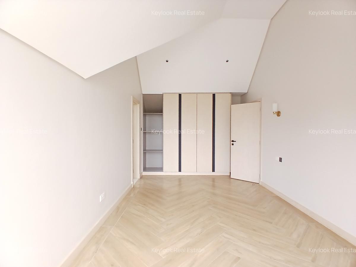 6 Bed Townhouse with En Suite at Lavington Green - 11