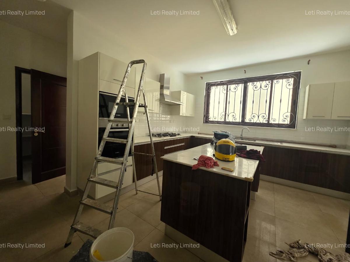 6 Bed Townhouse with En Suite in Lavington - 4