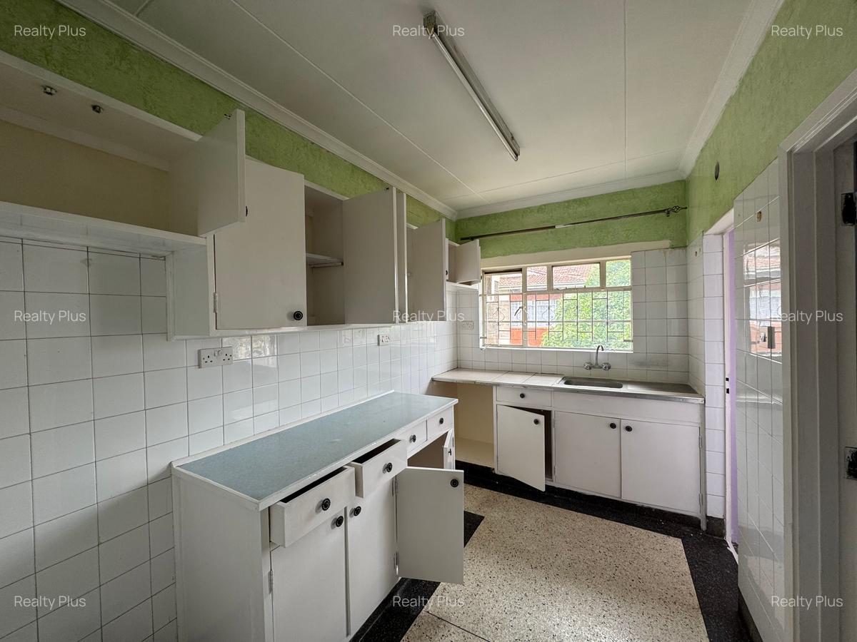 3 Bed Apartment with En Suite at Muhoho Road - 1