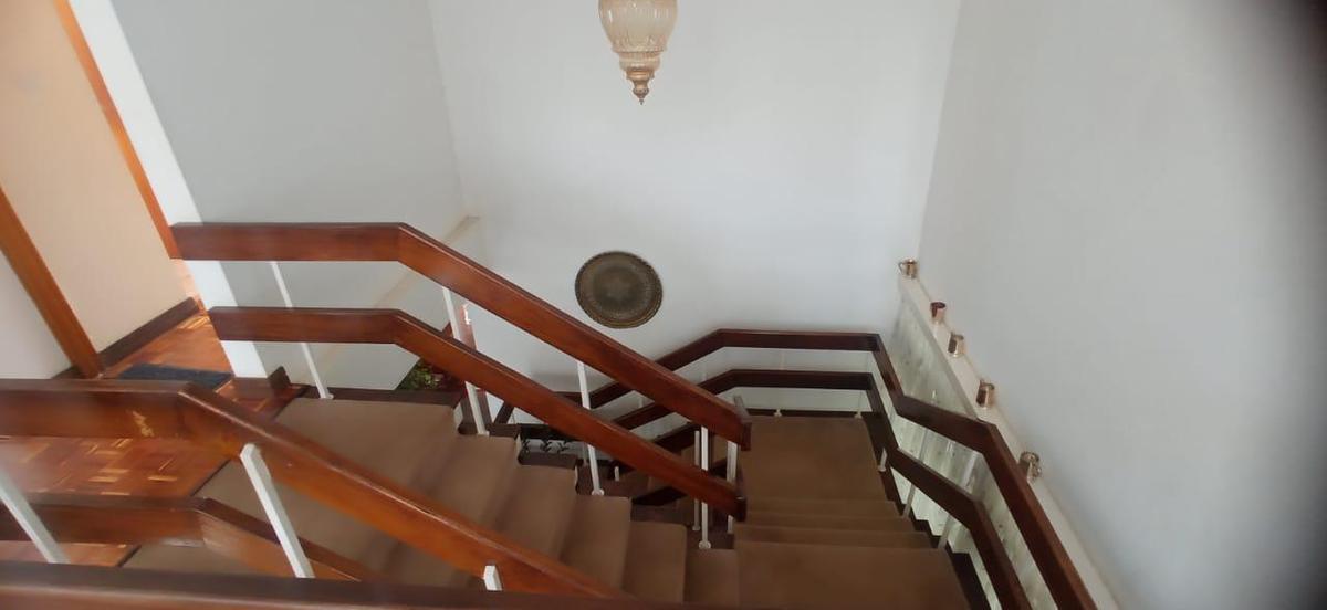 8 Bed House with En Suite in Lavington - 10