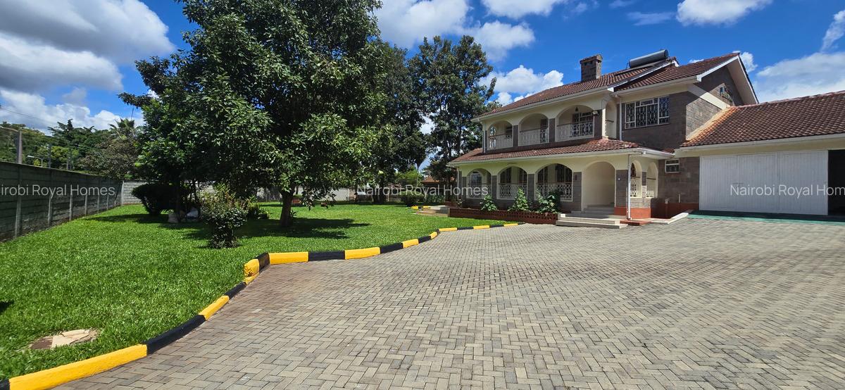 6 Bed House with En Suite at Loresho Road - 2