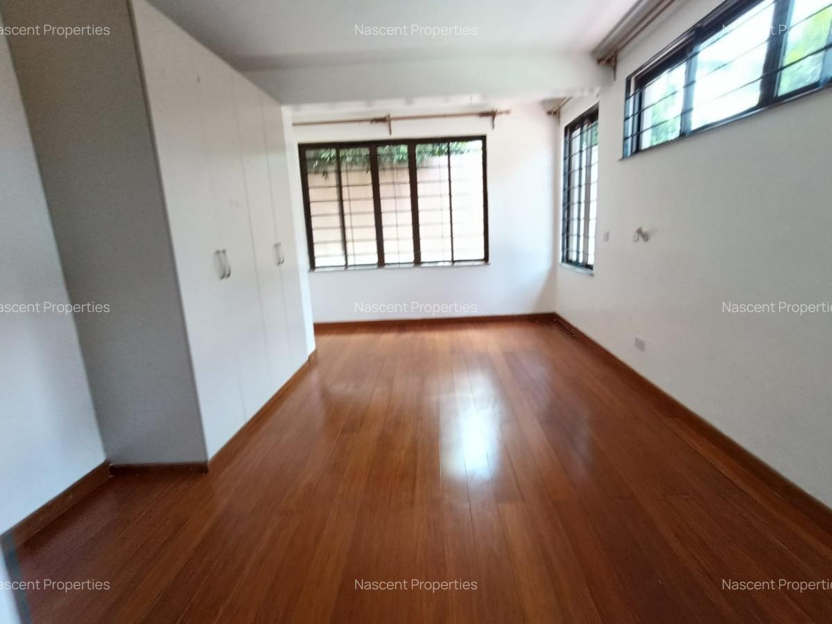 5 Bed Townhouse with En Suite in Lavington - 12