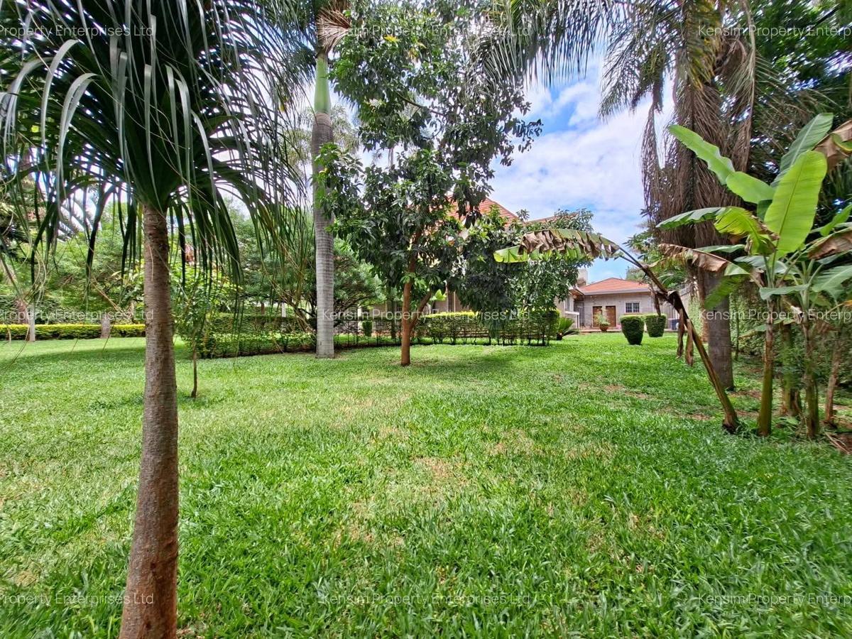 5 Bed House with En Suite in Runda - 2