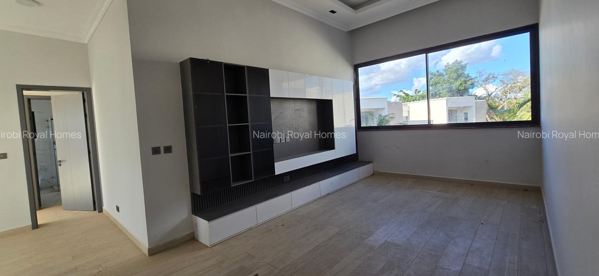 5 Bed Townhouse with En Suite at Lavington Green - 7