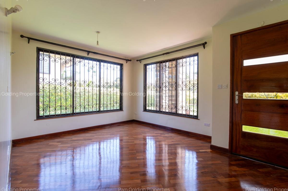 4 Bed House at Ridgeways Lane - 6