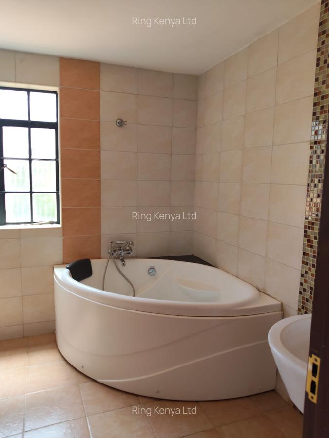 5 Bed House with En Suite in Lavington - 11