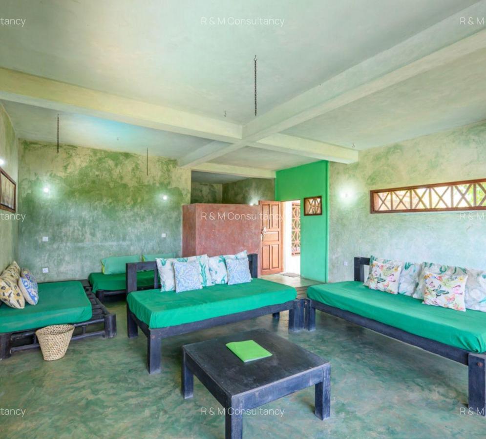 5 Bed House with En Suite in Watamu - 11