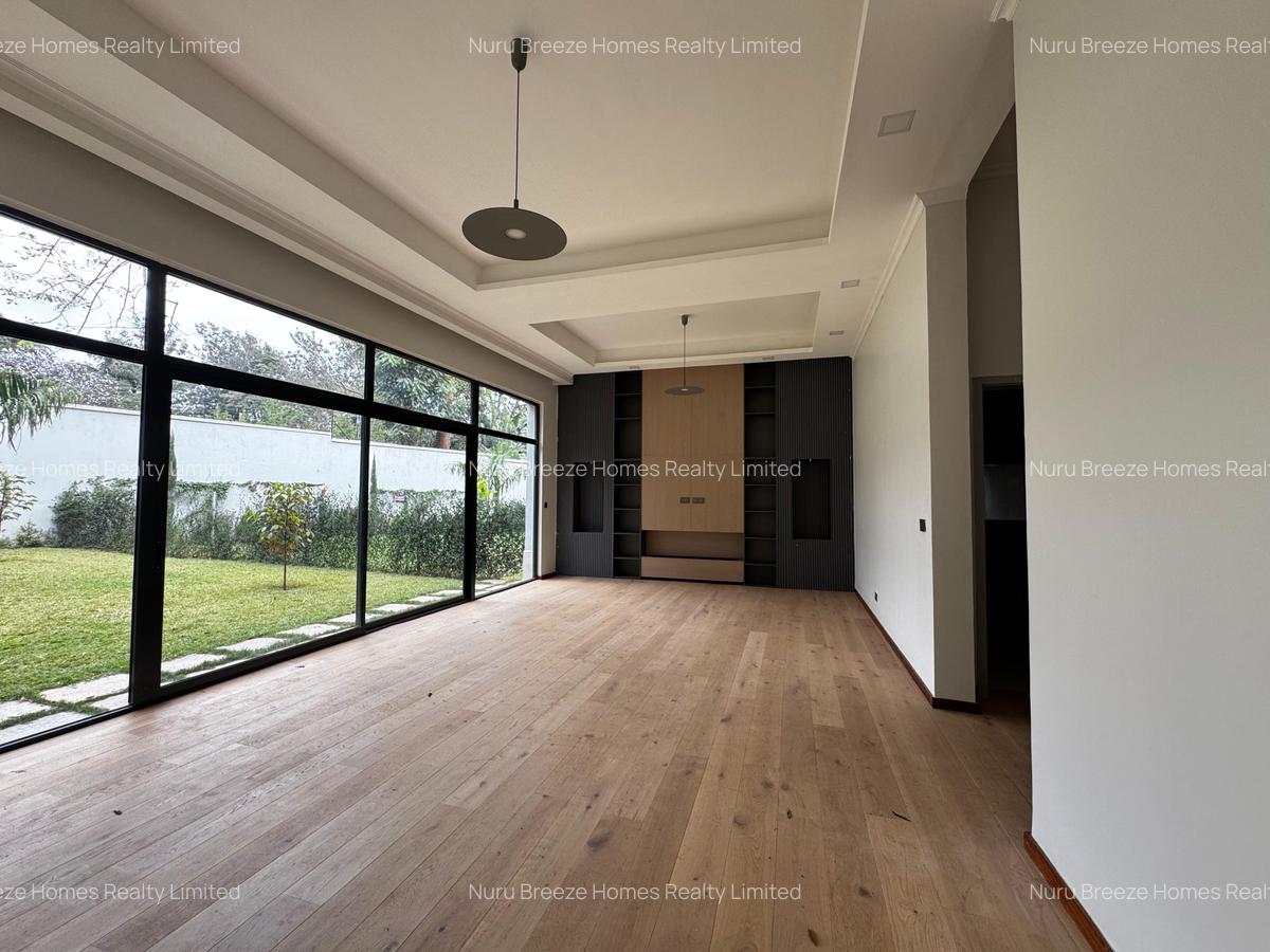 5 Bed Townhouse with En Suite in Lavington - 2