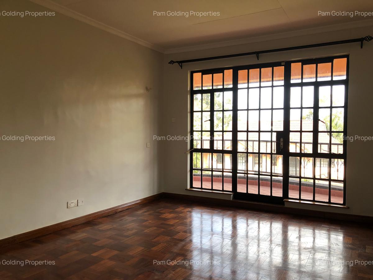 4 Bed House with En Suite in Runda - 17