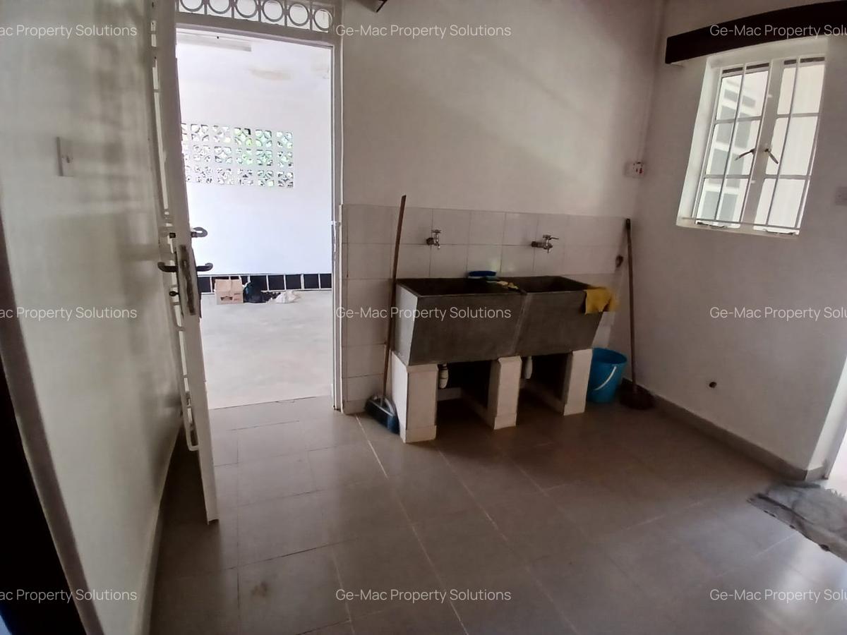 5 Bed House with En Suite in Runda - 13