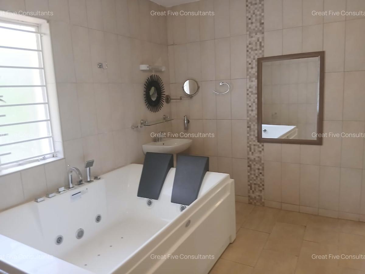 4 Bed House with En Suite in Runda - 13