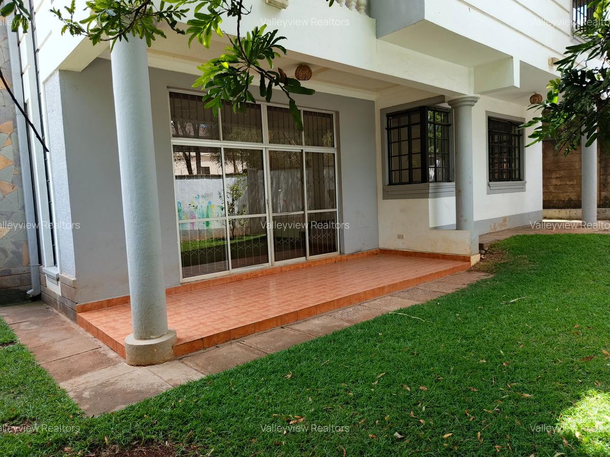 4 Bed Townhouse with En Suite at Lavington - 5