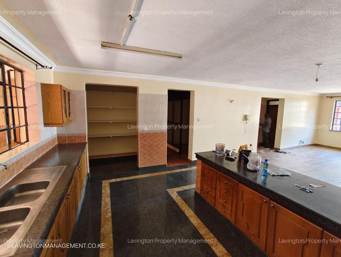 3 Bed Apartment with En Suite at Lavington - 4