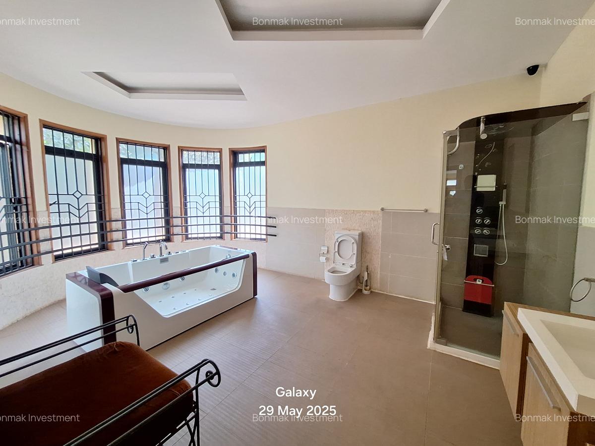 5 Bed Townhouse with En Suite at Kyuna Road - 15