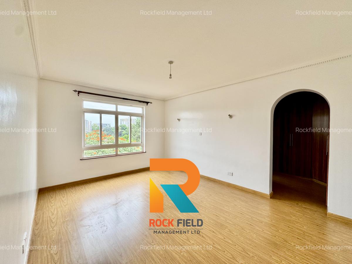 3 Bed Apartment with En Suite in Brookside - 16