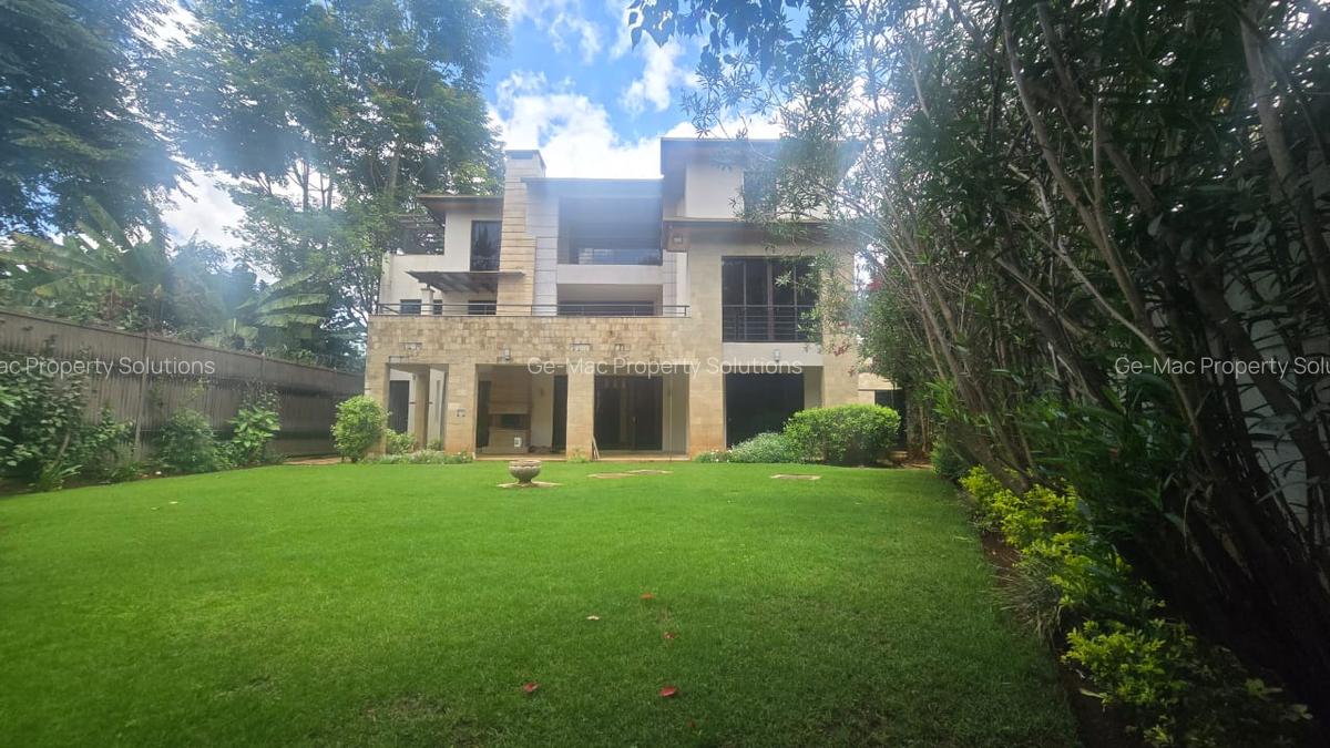 5 Bed House with En Suite in Lavington - 1