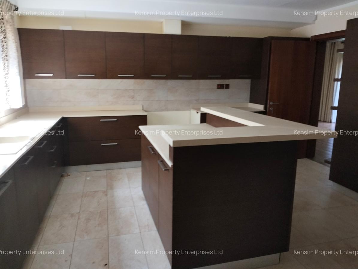 5 Bed Townhouse with En Suite in Lavington - 19