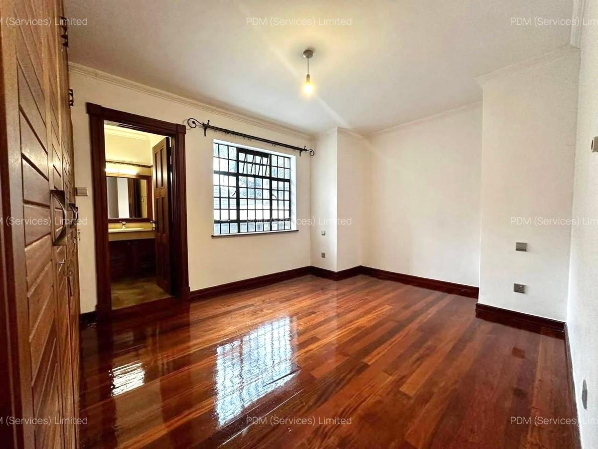 4 Bed Villa with En Suite in Spring Valley - 9
