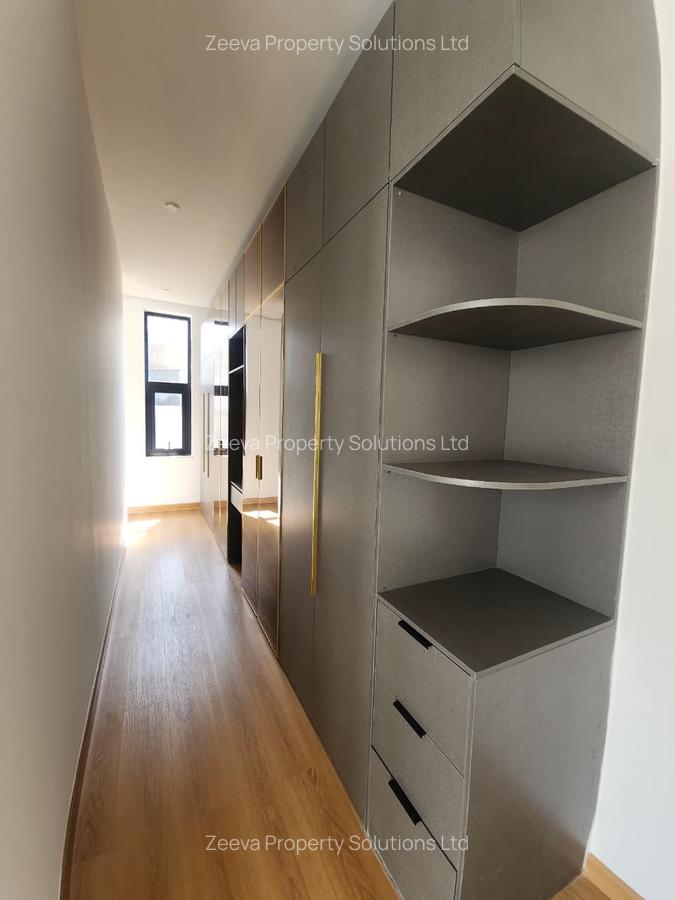 5 Bed House with En Suite in Lavington - 5