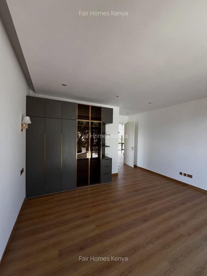 5 Bed Townhouse with En Suite at Lavington Green - 11