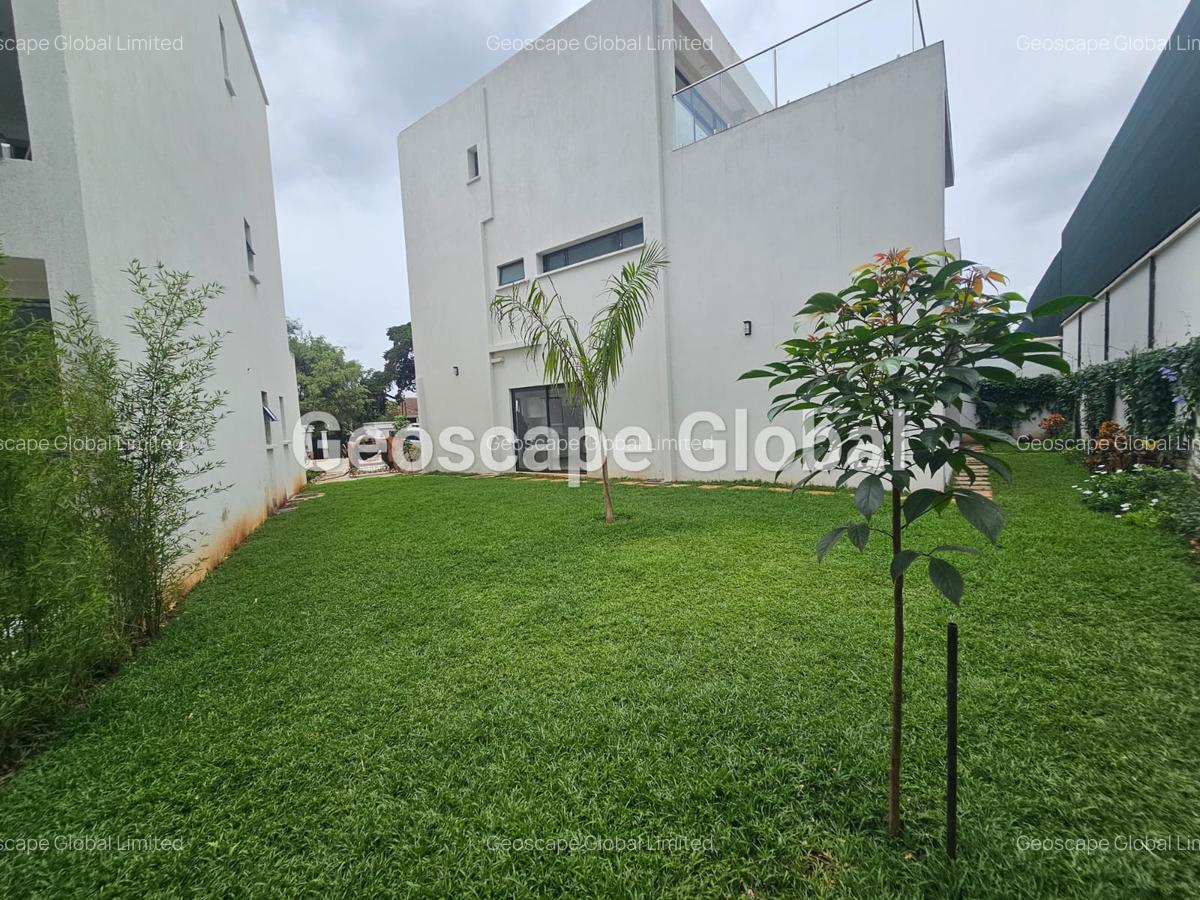5 Bed Townhouse with En Suite in Lavington - 4
