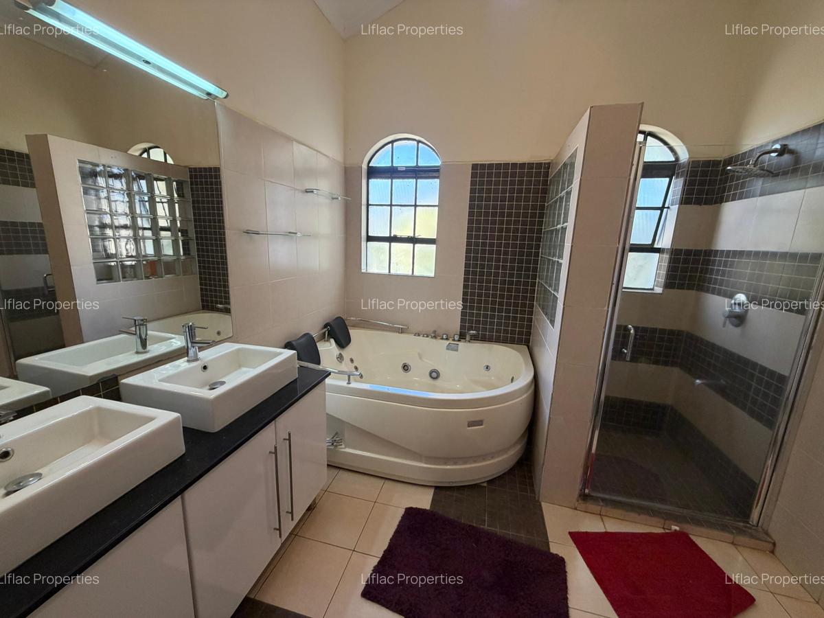 5 Bed Townhouse with En Suite in Runda - 12