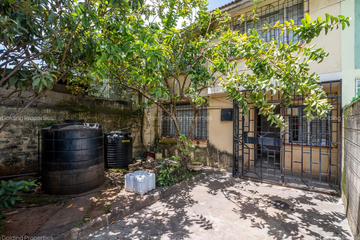 4 Bed Townhouse with Staff Quarters at Muhoho Avenue - 15