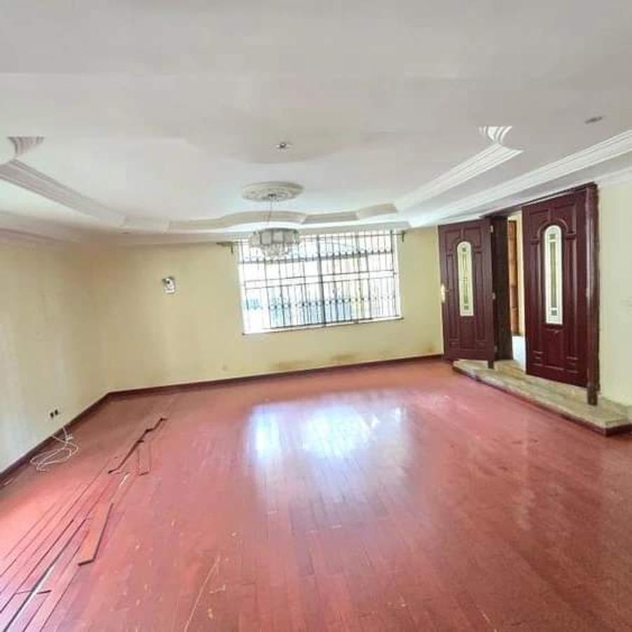 5 Bed House with En Suite at Lavington - 10