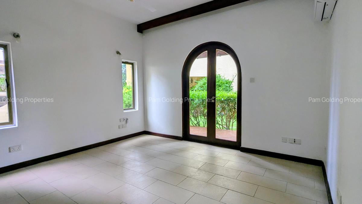 3 Bed Apartment with En Suite at Greenwood Drive - 16