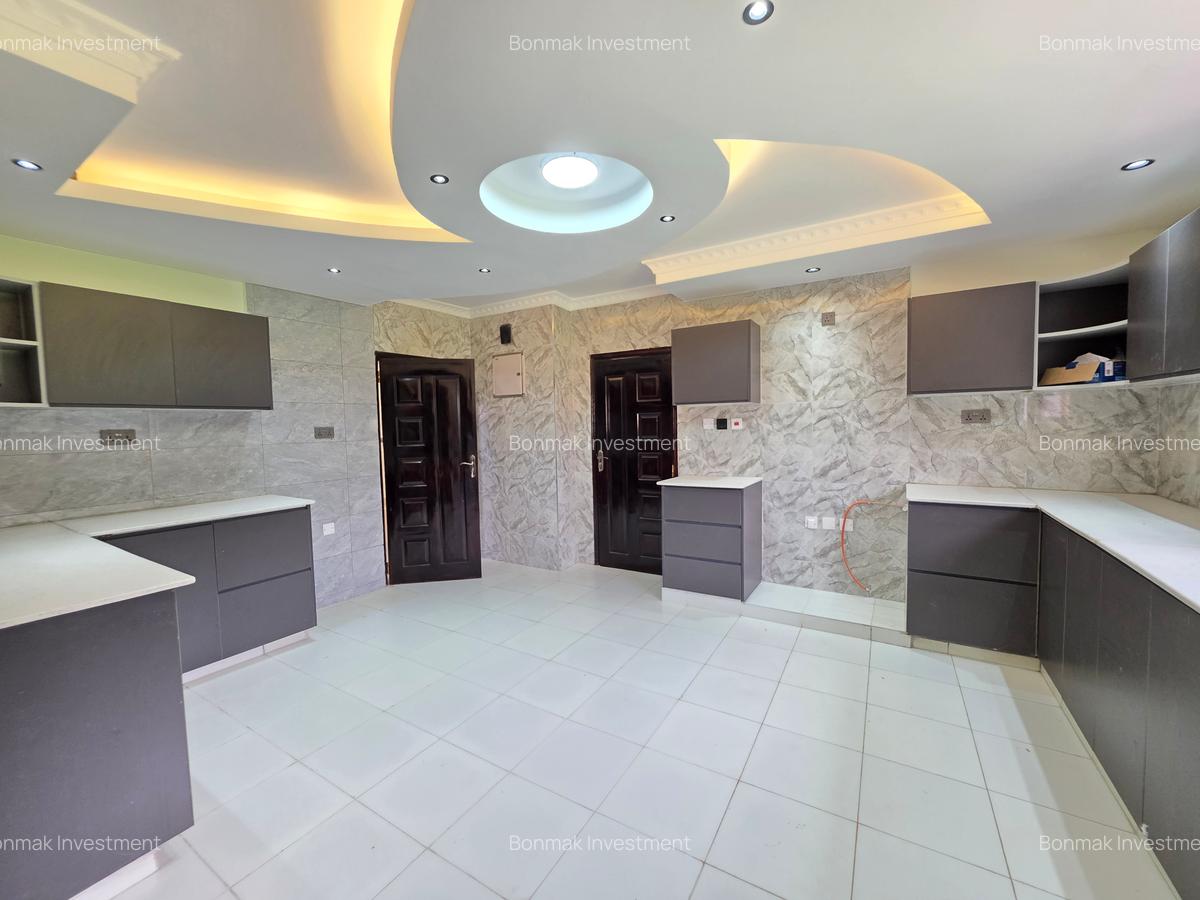 5 Bed Townhouse with En Suite at Kitisuru - 9