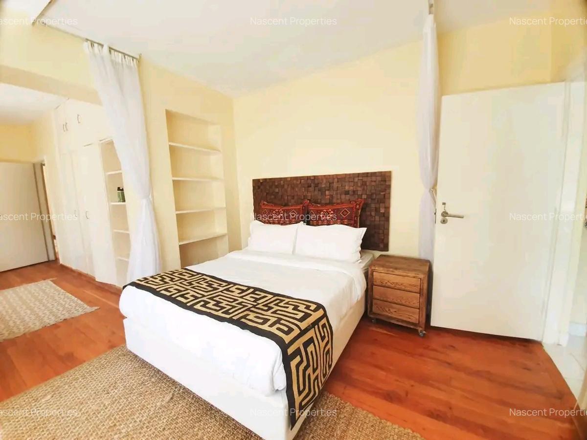 5 Bed House with En Suite in Ridgeways - 15