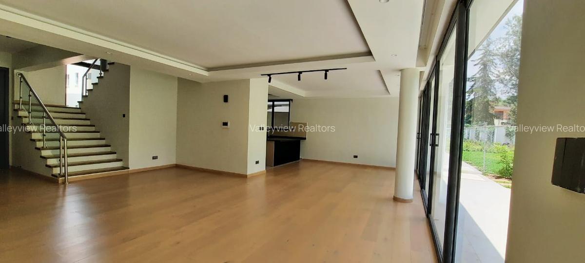 4 Bed Townhouse with En Suite at Lavington - 4