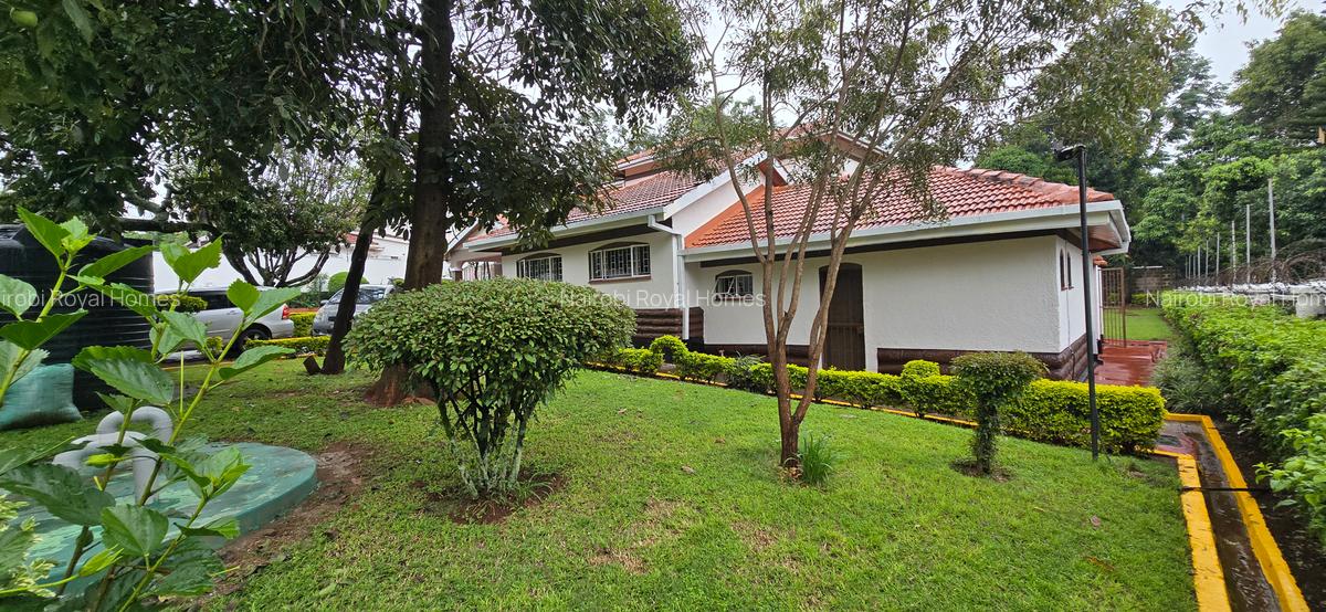 5 Bed House with En Suite at Rosslyn Road - 5