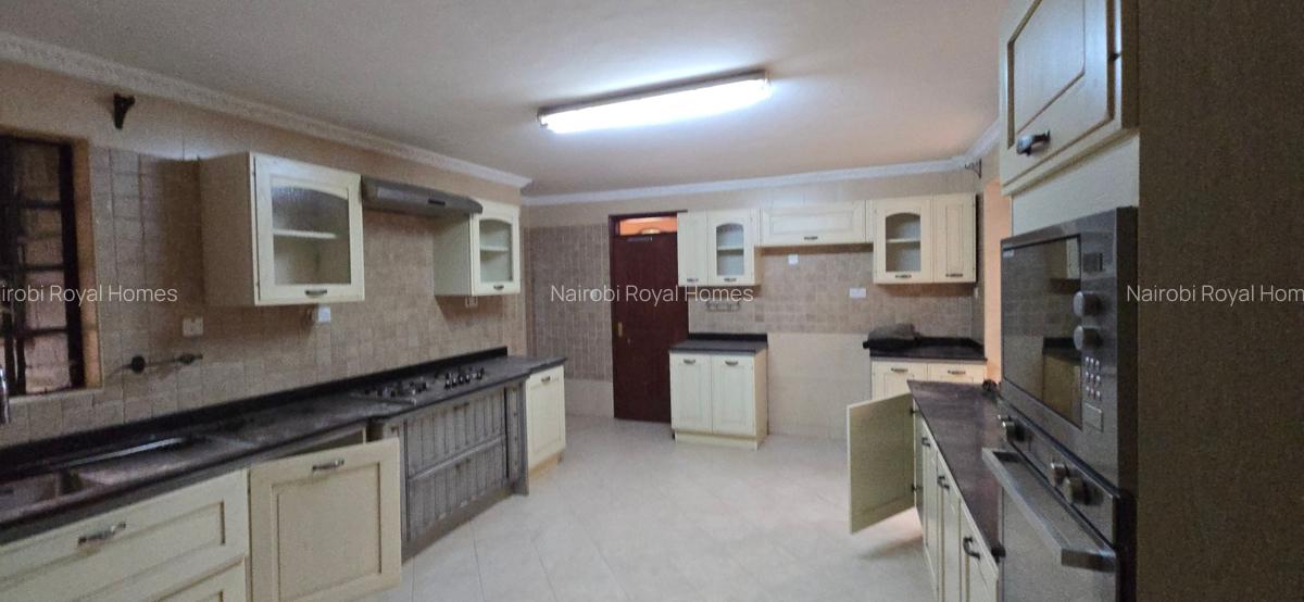 5 Bed Townhouse with En Suite at Lavington Green - 14