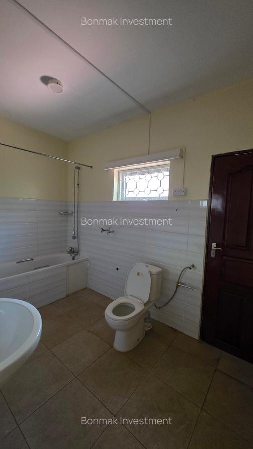 4 Bed House with En Suite at Kyuna Road - 17