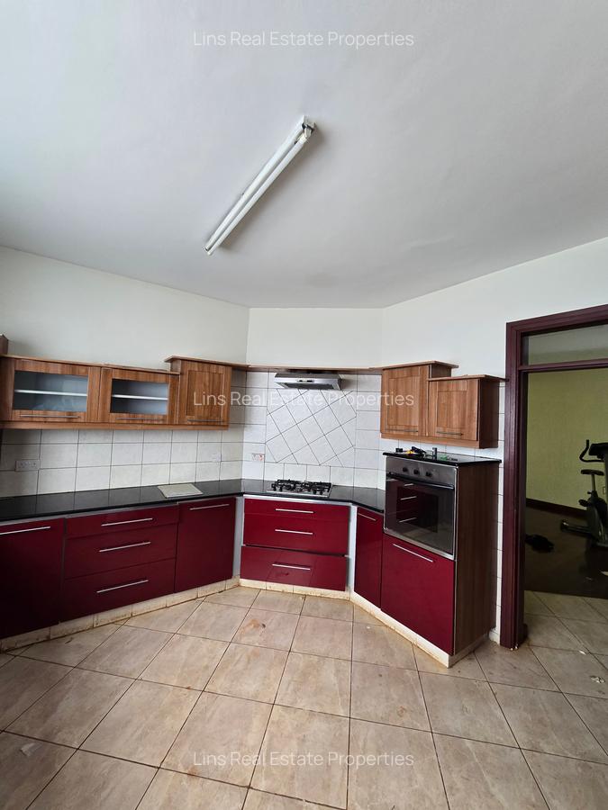 5 Bed Townhouse with En Suite in Brookside - 18