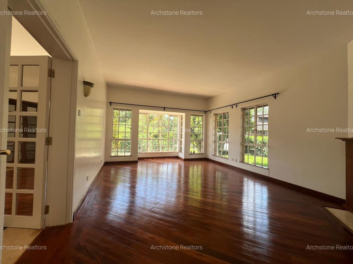 5 Bed House with Swimming Pool in Nyari - 7